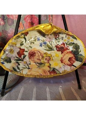 DECOUPAGE CLAM SHELL DECOUPAGE FLOWERS 💐 ON A CLAM SHELL TRINKET DISH